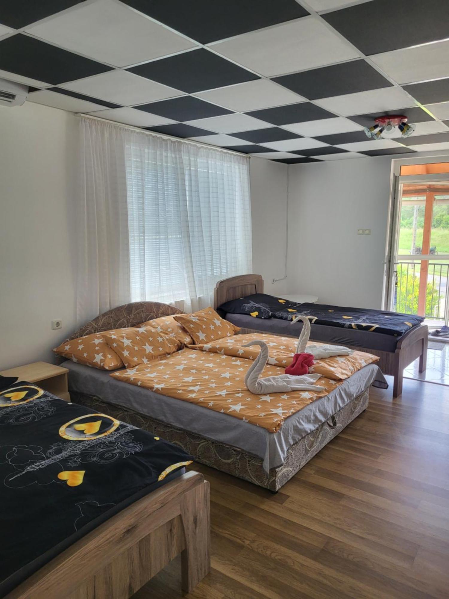 Napsugar Vendeghaz Apartment Tiszaujvaros Exterior photo
