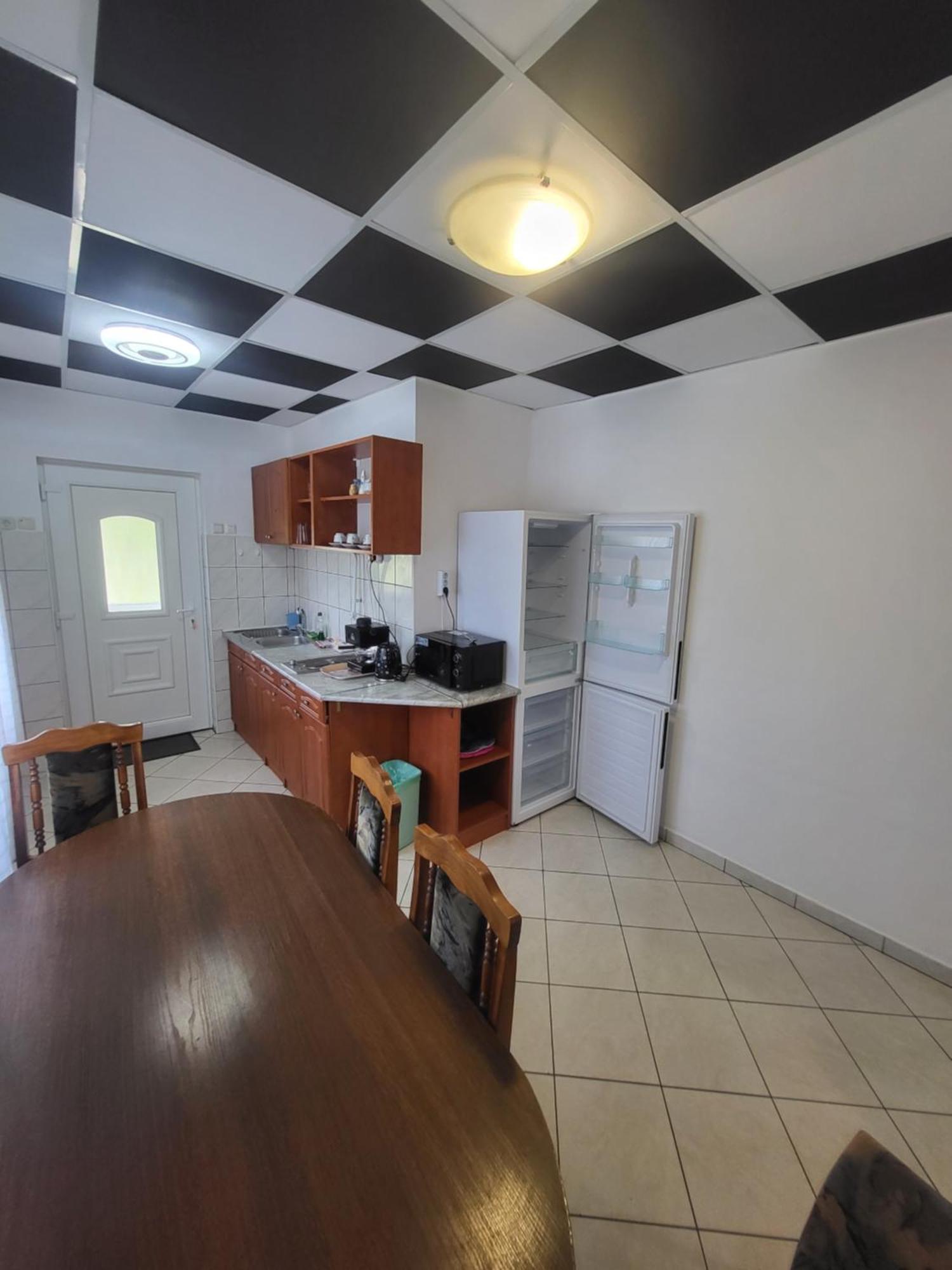 Napsugar Vendeghaz Apartment Tiszaujvaros Room photo